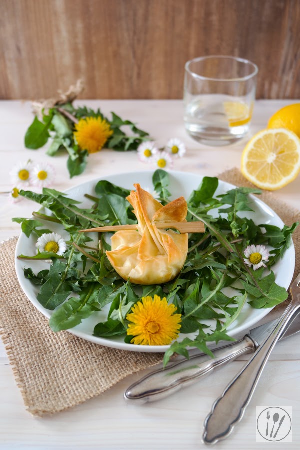 Löwenzahnsalat mit Ziegenkäse