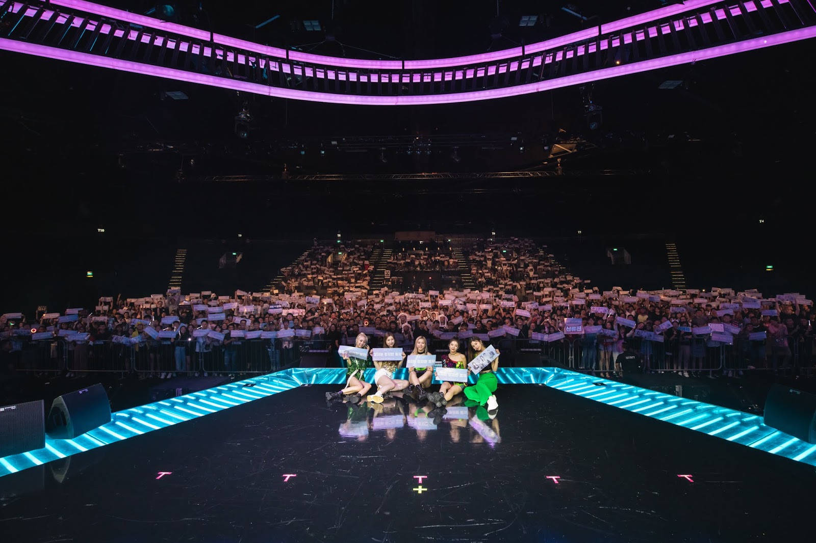 ITZY's Lights Up First Debut Showcase 'ITZY? ITZY!' in Singapore
