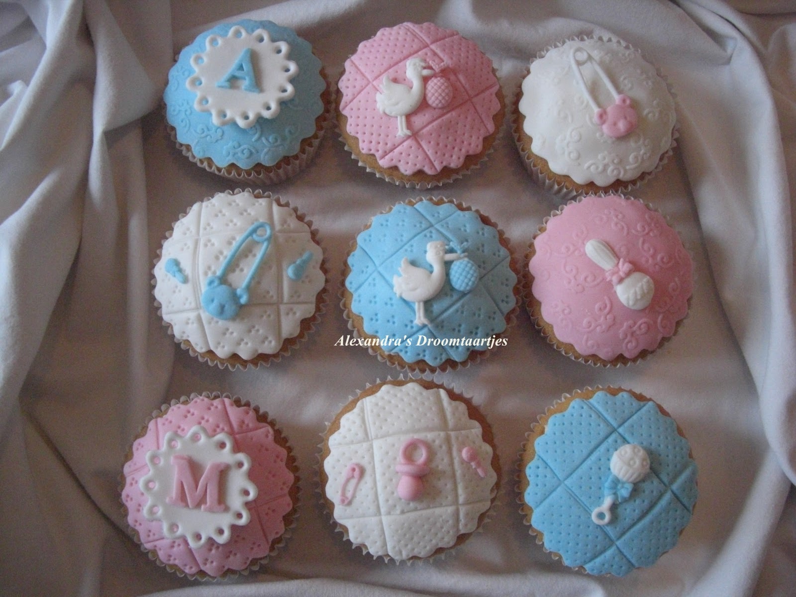 baden wakker worden enz Alexandra's droomtaartjes: Baby shower cupcakes roze/blauw