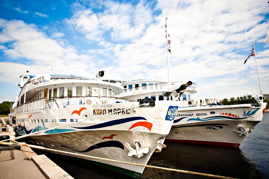 Теплоход Карл Маркс