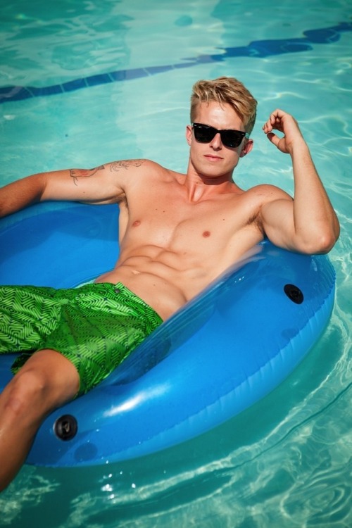 hot-fit-shirtless-blond-pool-boy-abs