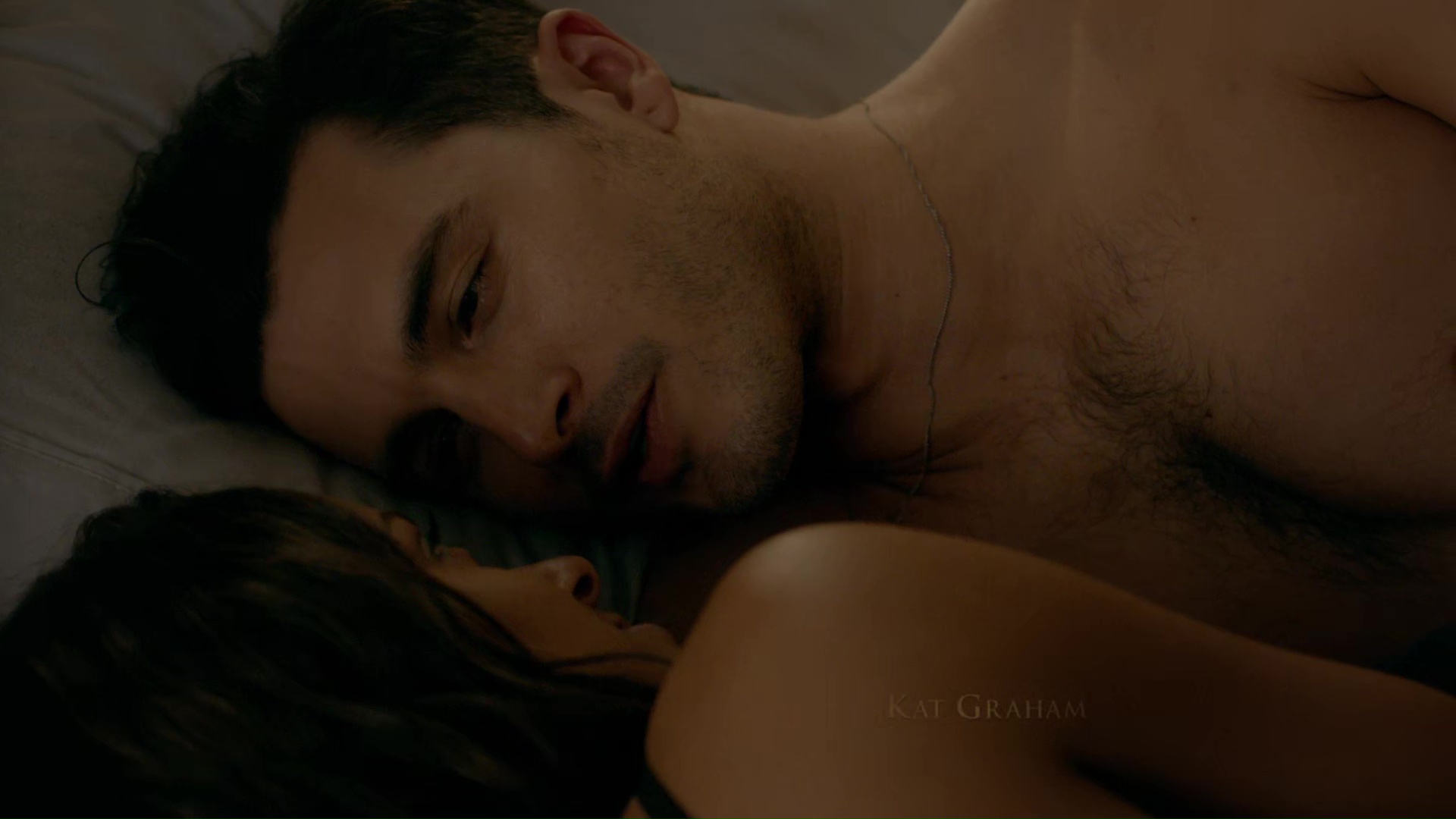 Michael Malarkey shirtless in The Vampire Diaries 8-06 "Detoured on So...