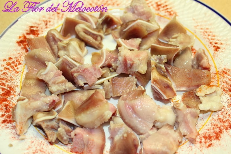 OREJA DE CERDO CON PIMENTÓN