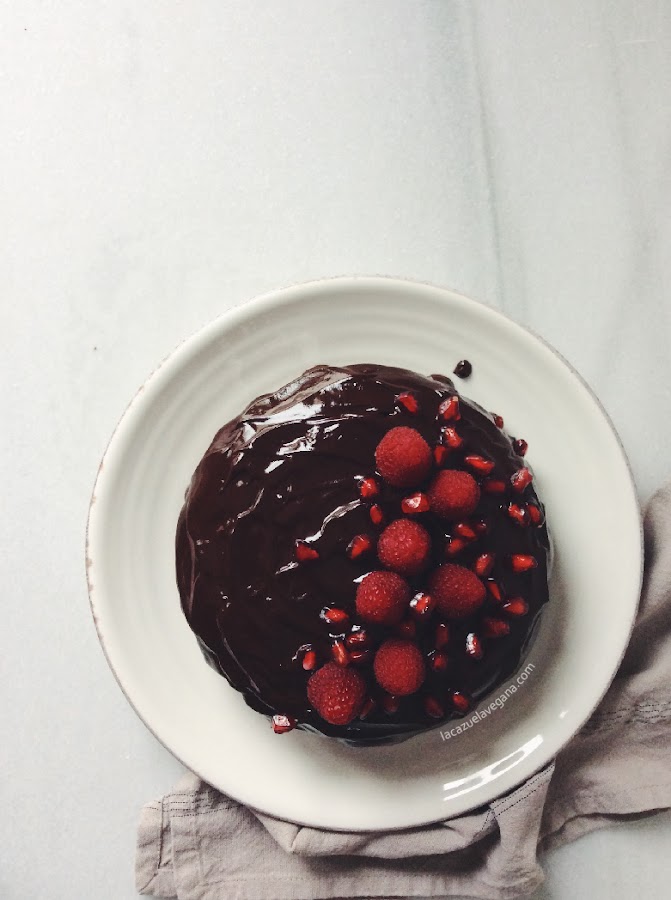 Tarta de cumpleaños de chocolate y coco (vegana y sin gluten)