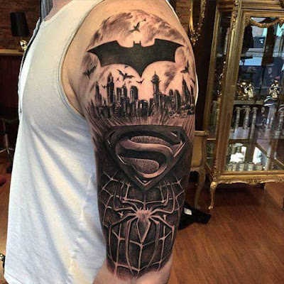 Tatuaje logos de Batman, Superman y Spiderman