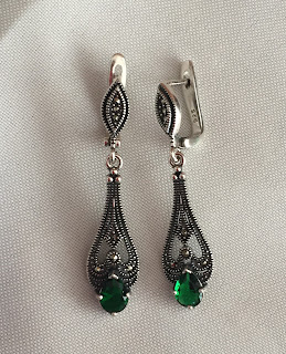 Cercei din argint 925 cu marcasite si piatra verde smarald