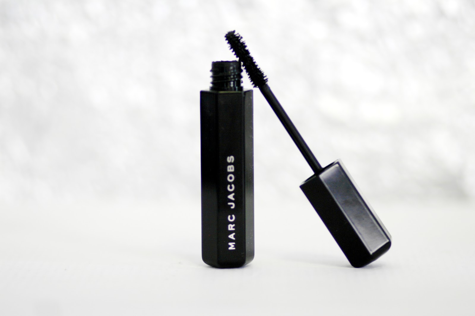 fun size beauty Marc Jacobs Velvet Noir Major Volume Mascara // 