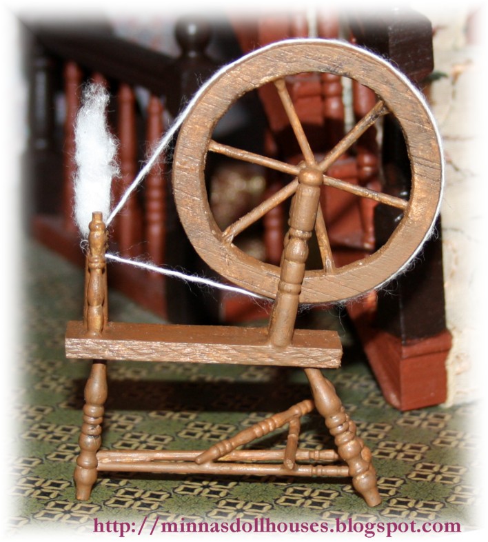 MinnaH's Miniatures A miniature spinning wheel Miniatyyrirukki