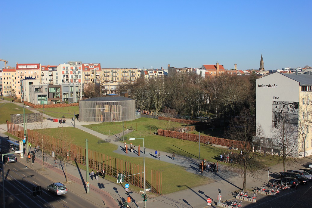 Bucknackt S Sordid Tawdry Blog Der Kalte Krieg Sendung Die Ddr Dissidenten A Voice Video Der Mann Der Seinen Chef Nicht Gehorchte Und Offnete Die Berliner Mauer Kunstinstallation Gedenkt 25 Jahre Seit