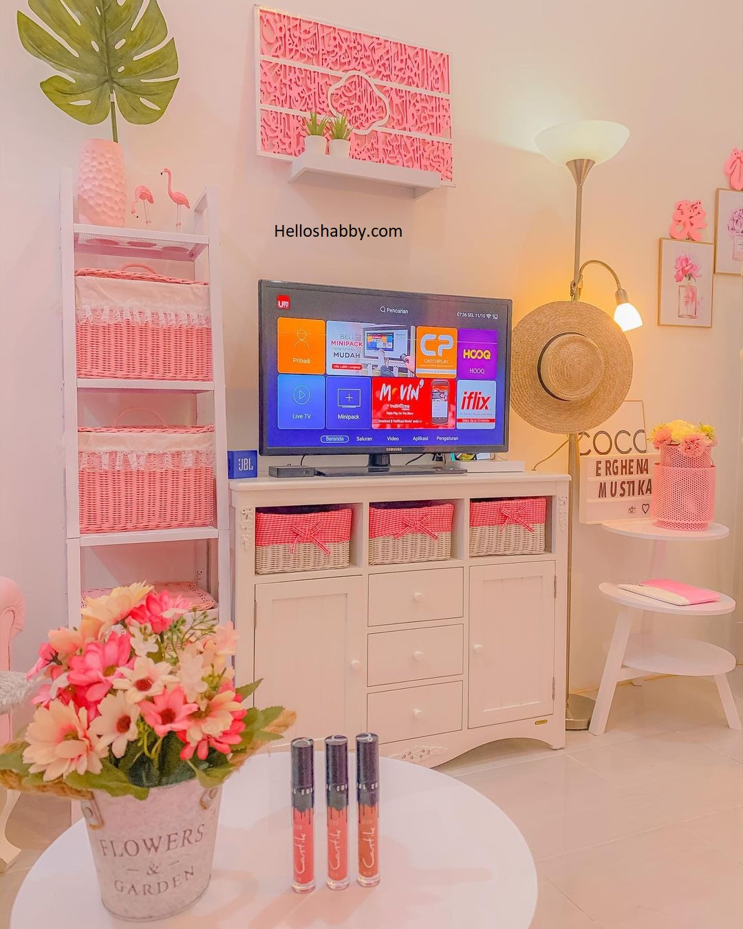 Color at Home: Decorating Your Home with Pink ~ HelloShabby.com ...