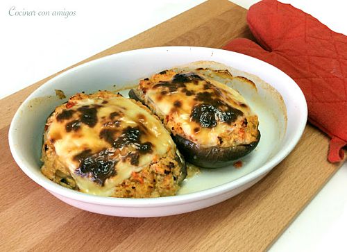 Berenjenas rellenas de pollo asado