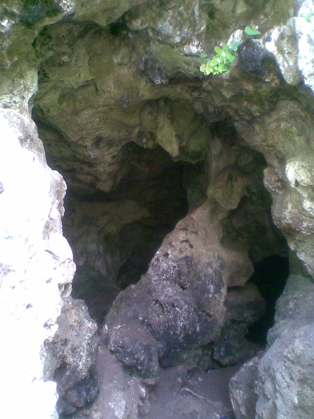 SESERATAN: GUA SRITI, TEMPAT PANGERAN DIPONEGORO MEMPERTAHANKAN DIRI