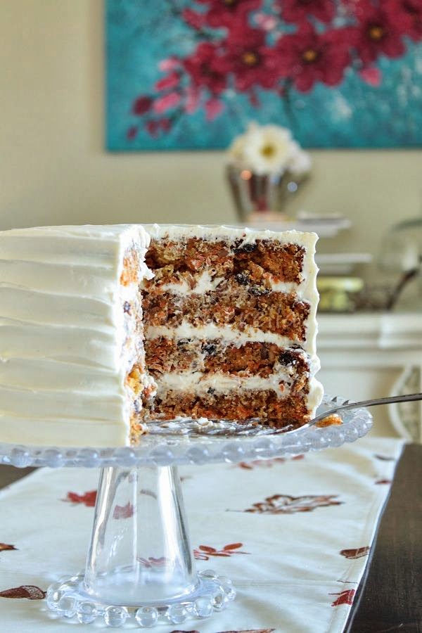 Tort de morcovi cu crema de bezea elvetiana cu ciocolata alba/ Carrot Cake with White Chocolate Swiss Meringue Buttercream