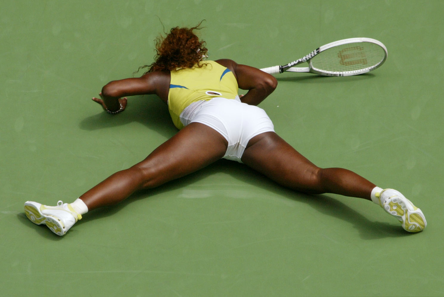 OMG.Serena Williams quits against Li Na because of back-injury. 