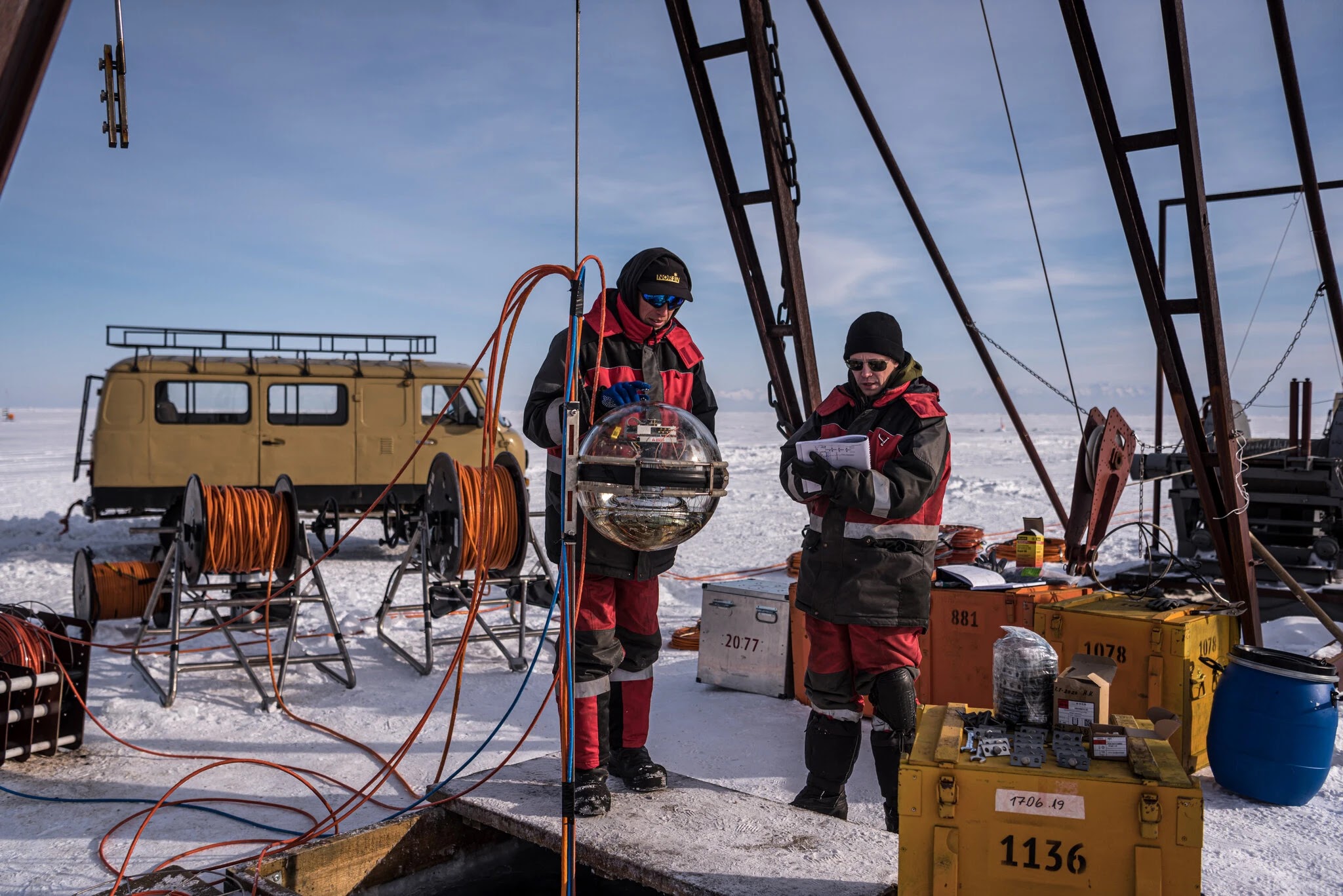 Polowanie na neutrina pod najgłębszym jeziorem świata