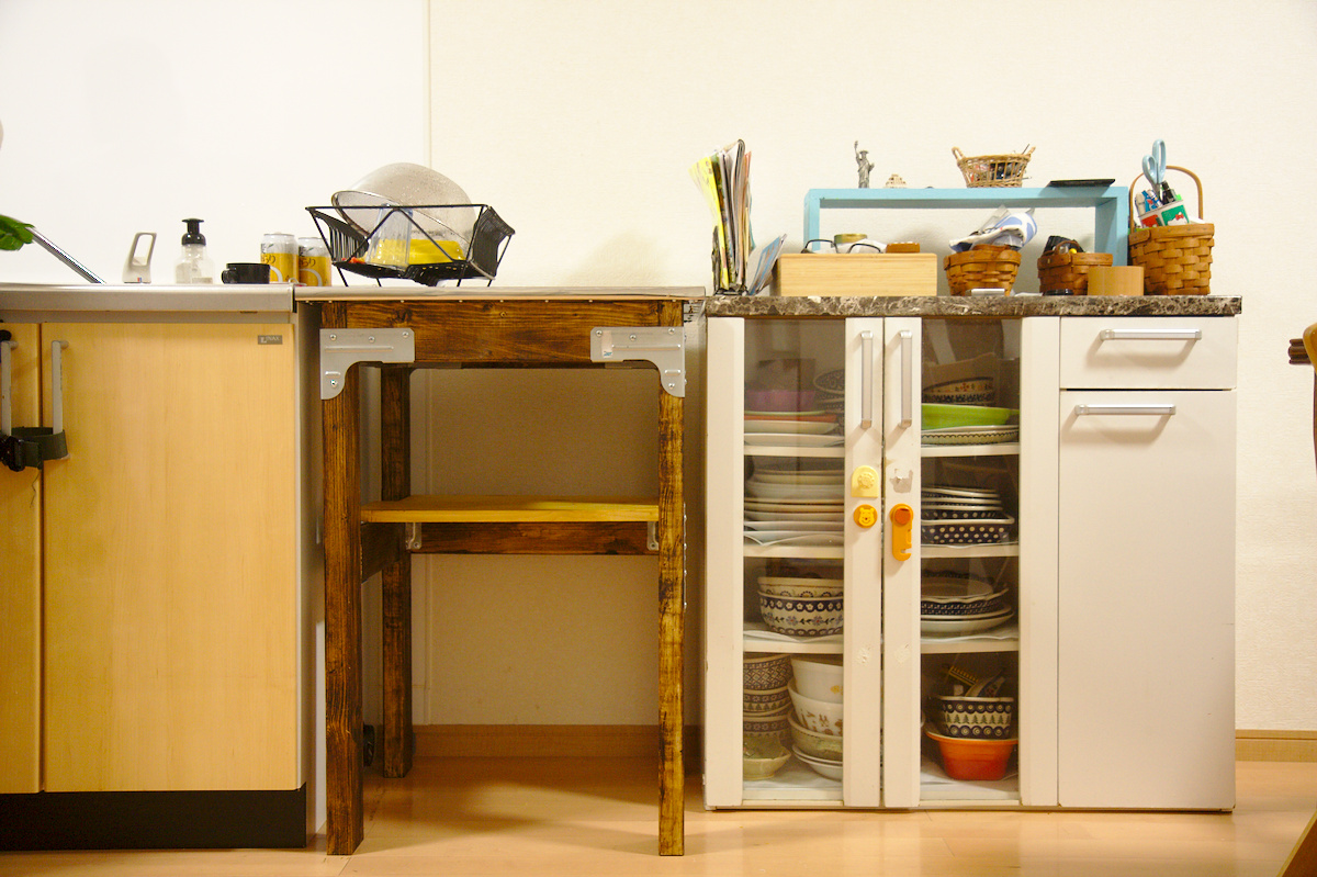 キッチン作業台DIY (5) ー 中板を取付けて完成しろうとチャリ改造日記