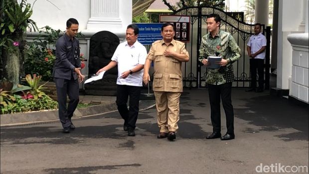 Rocky Gerung: Penangkapan Edhy Sinyal Prabowo Tak Lagi Dibutuhkan Istana Rocky Gerung: Penangkapan Edhy Sinyal Prabowo Tak Lagi Dibutuhkan Istana