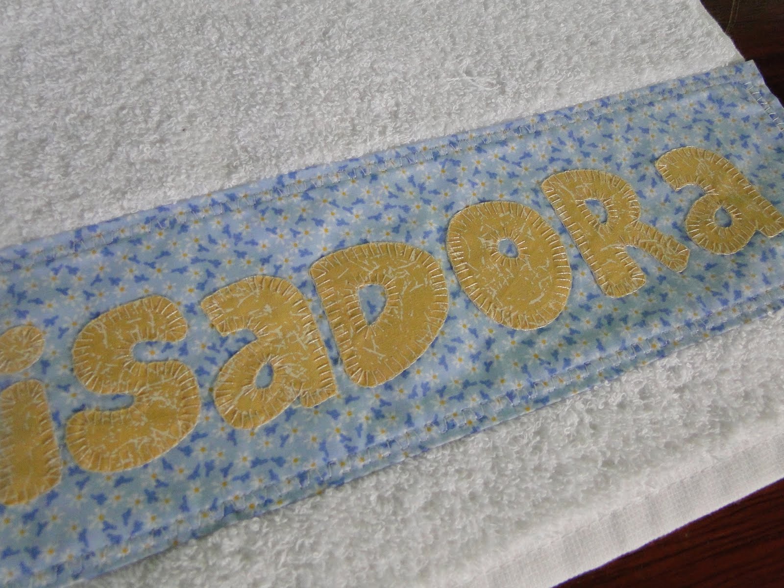 Atelier Ana Francisco: TOALHINHAS BEBÊ PERSONALIZADAS (c/ aplicação)