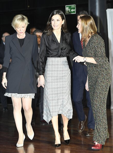 Queen Letizia wore a pointed check wool skirt by Massimo Dutti. On the International Safe Internet Day. Cybersecurity Institute