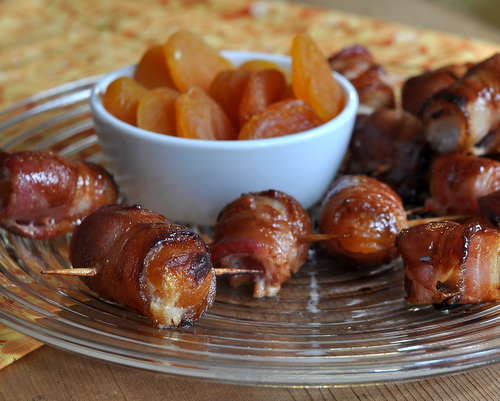Bacon-Wrapped Apricots ♥ KitchenParade.com, a quick-fix appetizer, just bacon wrapped around dried apricots and brushed with hoisin sauce. Surprisingly low in calories!