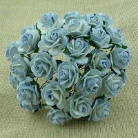 https://www.essy-floresy.pl/pl/p/Kwiatki-Open-Roses-dwutonowe-kremowo-niebieskie-15-mm/2882
