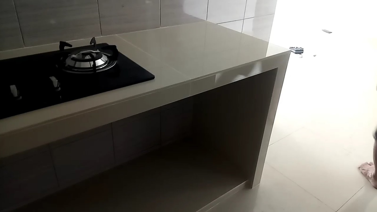 Table top kitchen meja dapur konkrit tile warna cerah. Satu rumah ada 3