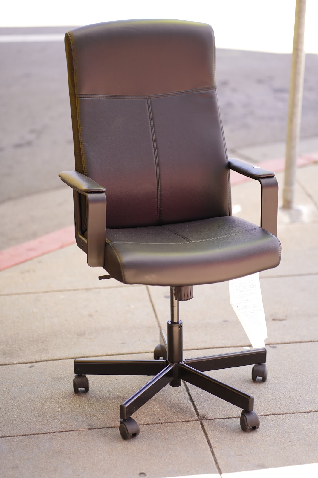 UHURU FURNITURE & COLLECTIBLES **SOLD** 95500 Hydraulic Task Chair 40