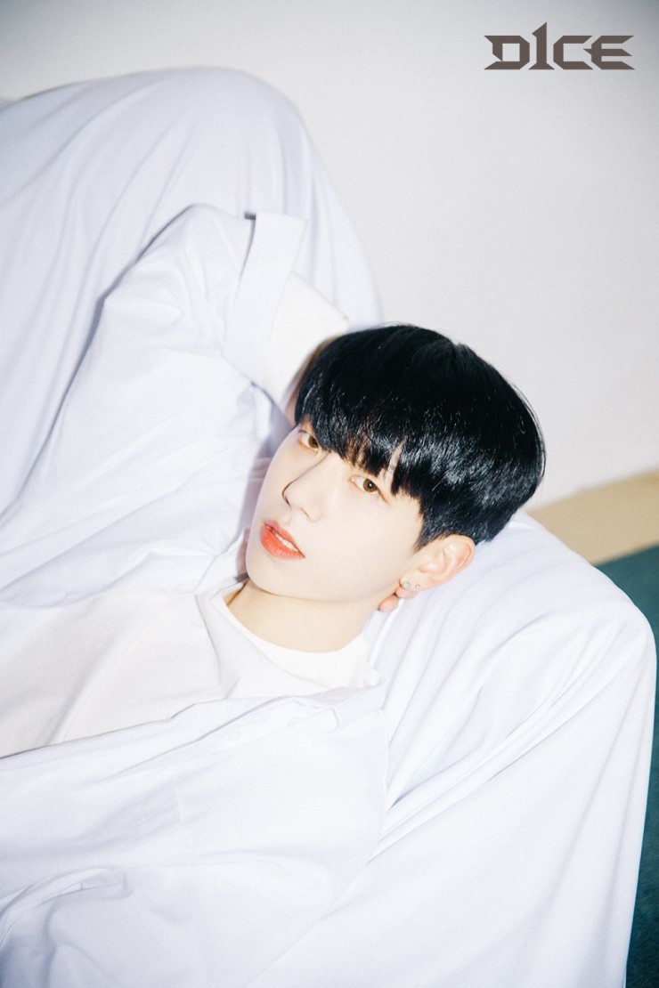 우진영 박우담 그룹 개인별 컨셉포토 모음 + 주말 홍대 사진 | 인스티즈