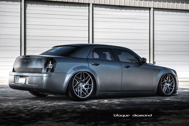 2010 Chrysler 300 with Staggered 22 Inch BD-3’s in Graphite - Blaque Diamond Wheels