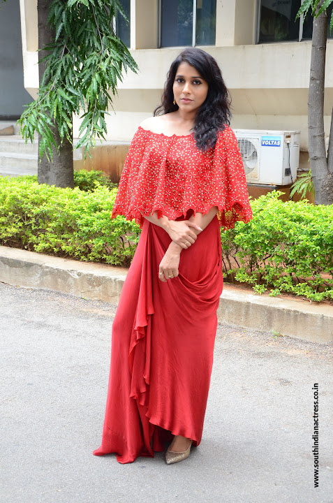 Rashmi Gautam at Next Nuvve Movie Trailer Launch