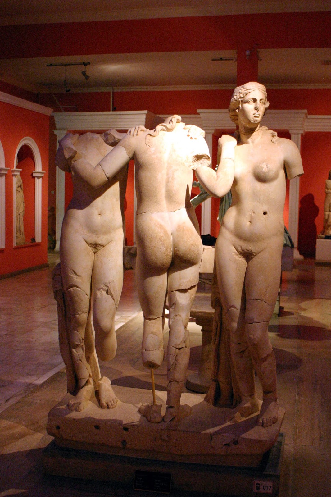 Tarih Fotograflari Antalya Muzesi 4 Heykeller Lahitler Ikonalar Steller