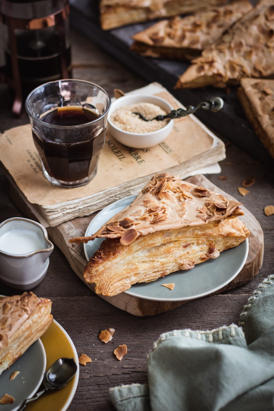 Chic, Chic, Chocolat Jésuites, gâteaux feuilletés à la frangipane