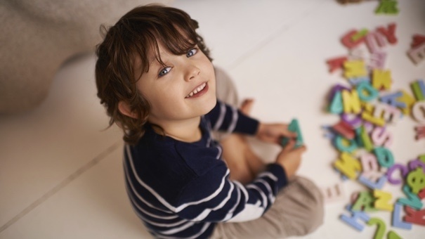 Bentuk Pengasuhan Agar Anak Tumbuh Cerdas  Kecerdasan tidak selalu tentang kecerdasan kognitif melalui pengukuran IQ Bentuk Pengasuhan Agar Anak Tumbuh Cerdas