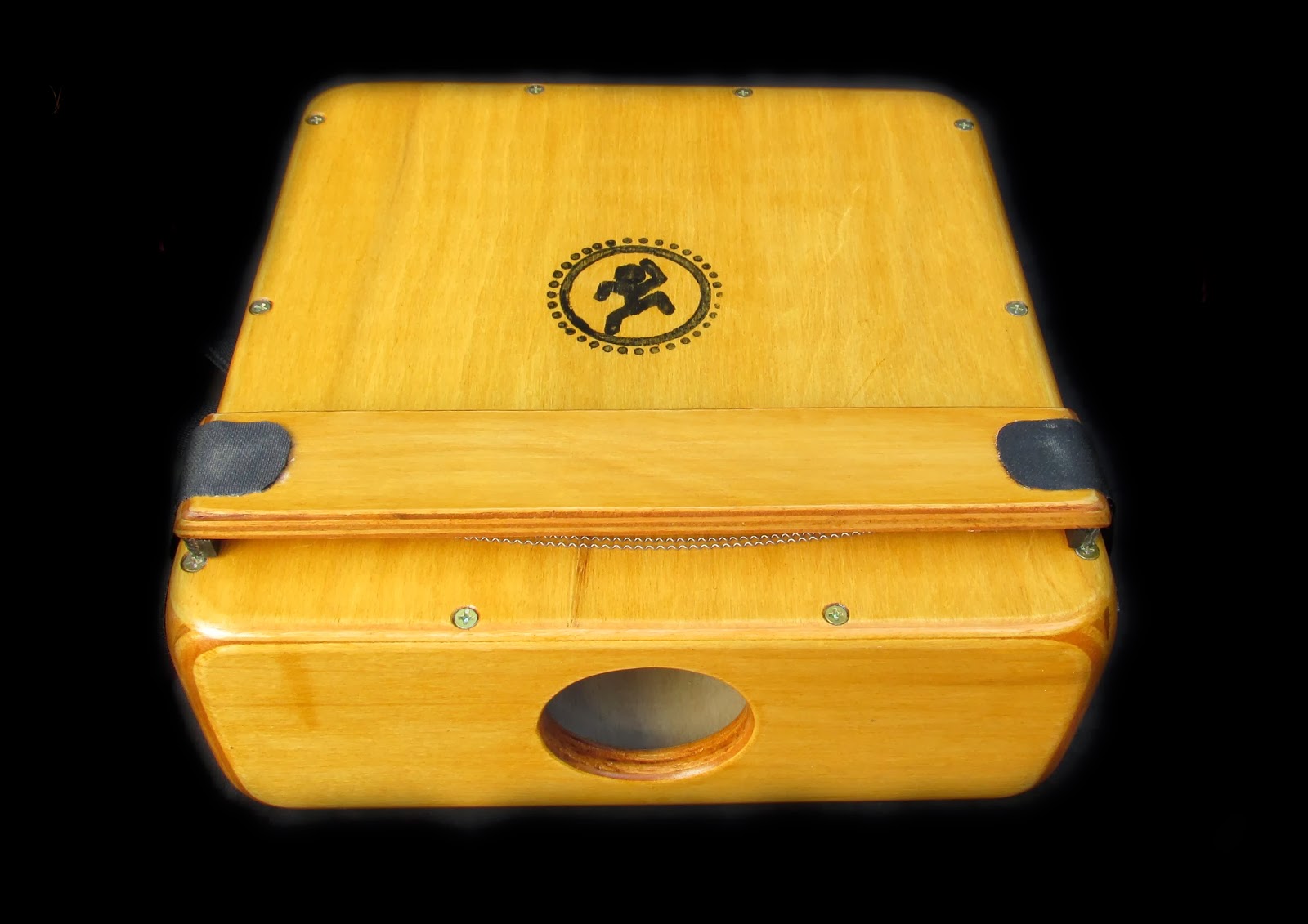 Pepe Mensi Instrumentos de percusion. Cajon portatil peruano