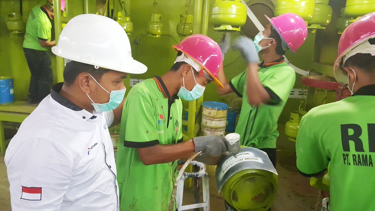 Lowongan Kerja Tukang Las / Lowongan Kerja Tukang Jahit