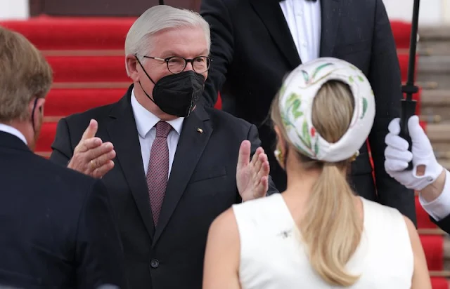 Queen Maxima wore a hand-painted silk and cotton shantung dress from Natan. President Frank-Walter Steinmeier and First Lady Elke Budenbender