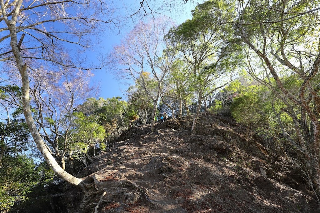 卡社山通往拉夫朗西北峰的稜線