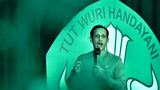 Kemendikbud juga merencanakan memberikan REALOKASI DANA POP YANG DIUNDUR, KEMENDIKBUD AKAN SUBSIDI KUOTA INTERNET UNTUK GURU
