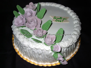 Tort cu trandafiri mov2