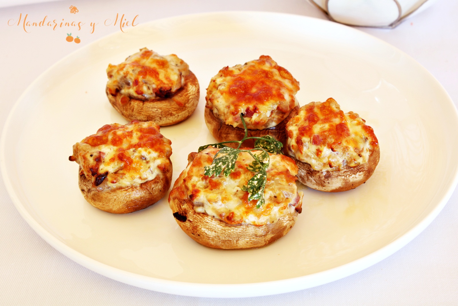 Champiñones rellenos de queso crema y