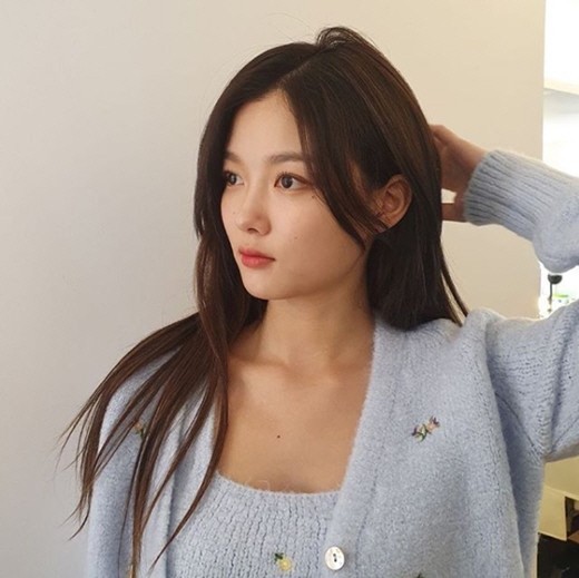 Actress Kim Yoojung showed off her mature beauty in her latest ...
