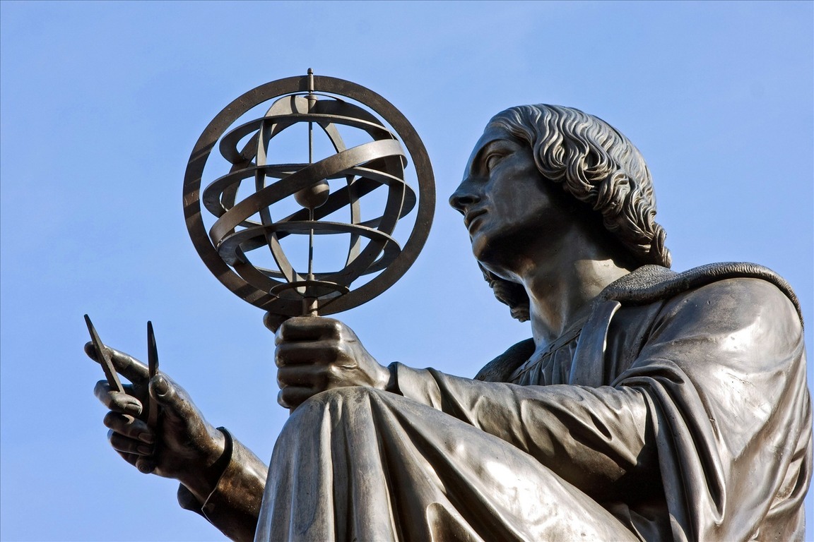 Коперникус. Памятник Копернику. Памятник Николаю Копернику (Варшава). Коперник статуя.