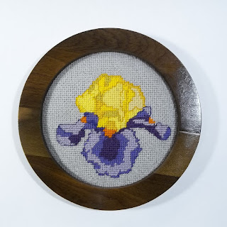 Iris needlepoint by Annake