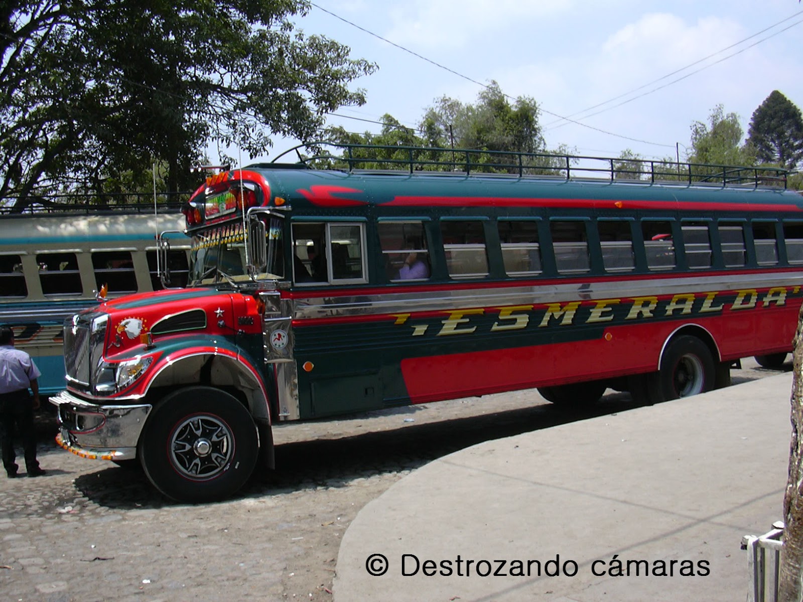 Destrozando cámaras Autobuses de Guatemala