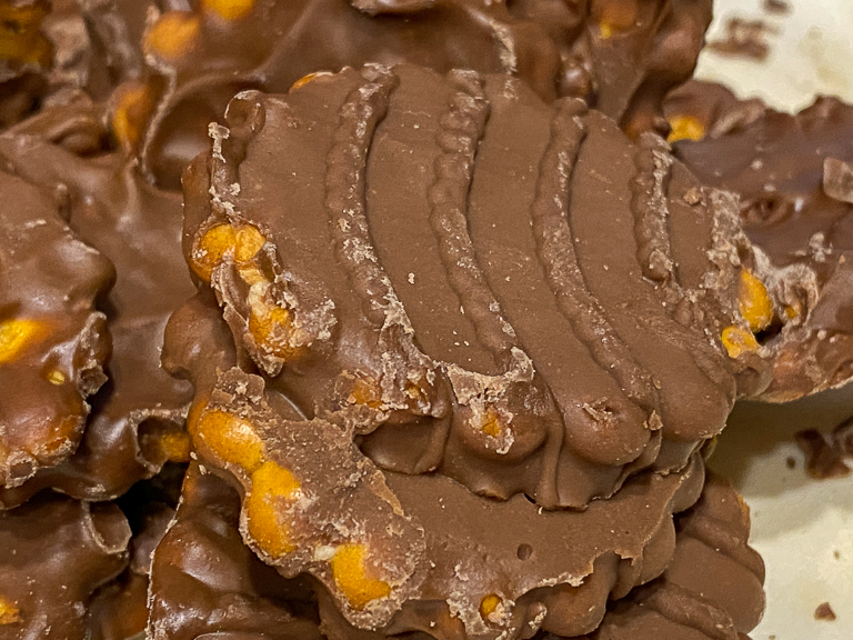 Tales of the Flowers Utz Daisies Chocolate Covered Pretzels