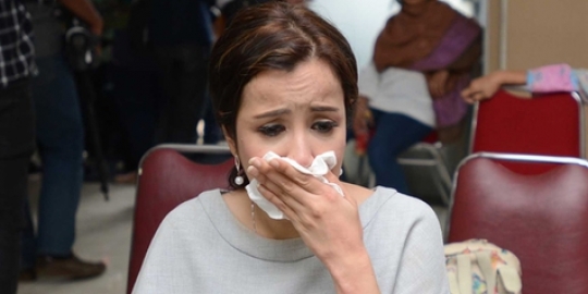 Yana zein meninggal dunia, Andi Soraya menangis terisak-isak - Berita