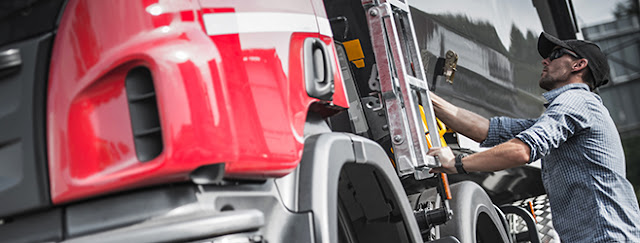 Things you should know to hire a truck driver Things you should know to hire a truck driver