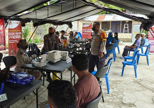 Ratusan Orang Divaksin dalam Gerai Vaksin Presisi Polresta Jayapura Kota di Kloofkamp