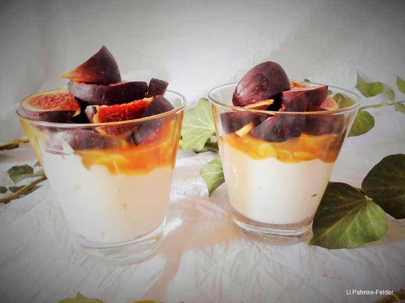 Quarkspeise mit Butter-Mandelkaramell und Feigentopping