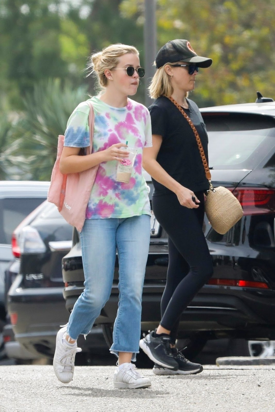 Ava Phillippe and Reese Witherspoon – SunLife Organics in Malibu 09/22/2019